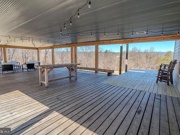 4th image of 651 Robinson Rd