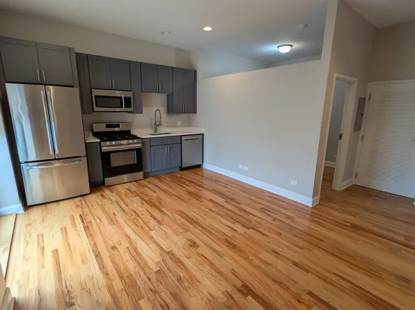 3122 N Broadway St Unit 202, Chicago, IL 60657