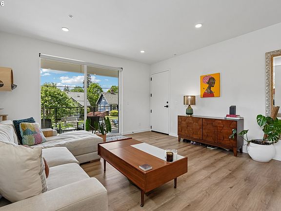 5th image of 3920 N Montana Ave #202