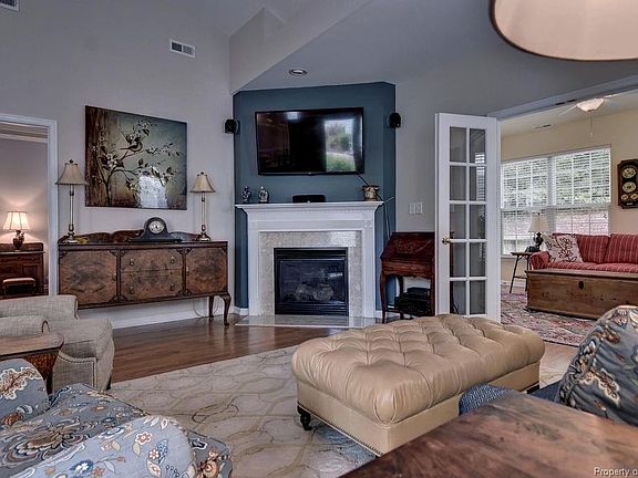 4th image of 4595 Beacon Hill Dr