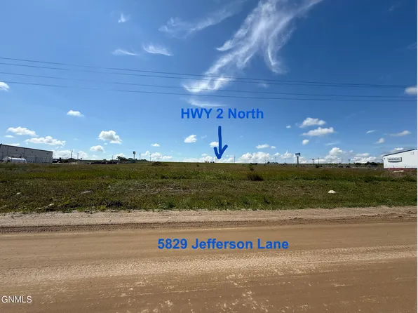 5829 Jefferson Ln, Williston, ND 58801