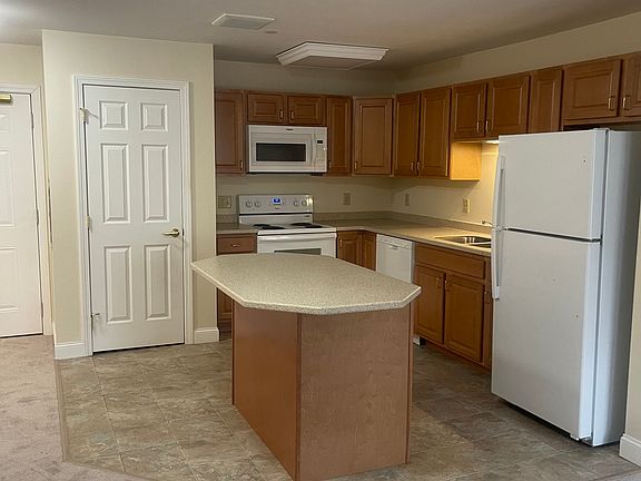 2nd image of 8 Braemoor Woods Rd #3a975ee02