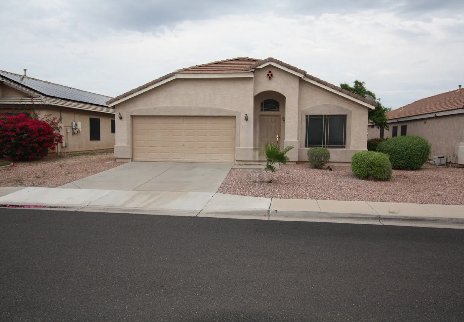 3 bed, 2.0 bath, 2038 sqft, $1,940 — Photo 1