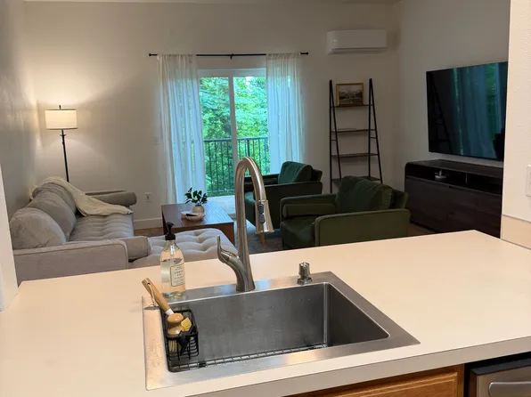 13949 Beavercreek Rd APT 114, Oregon City, OR 97045
