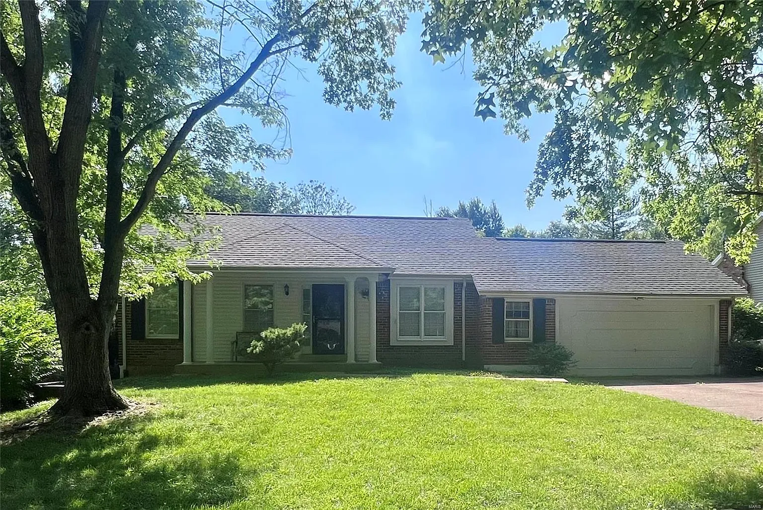 825 Dunraven Dr photo 1