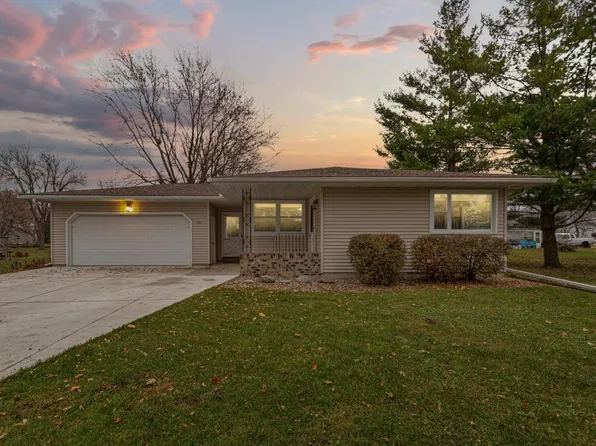 351 1st Ave NE, Wells, MN 56097