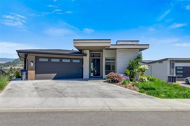 1st image of 1341 Sladen Cres