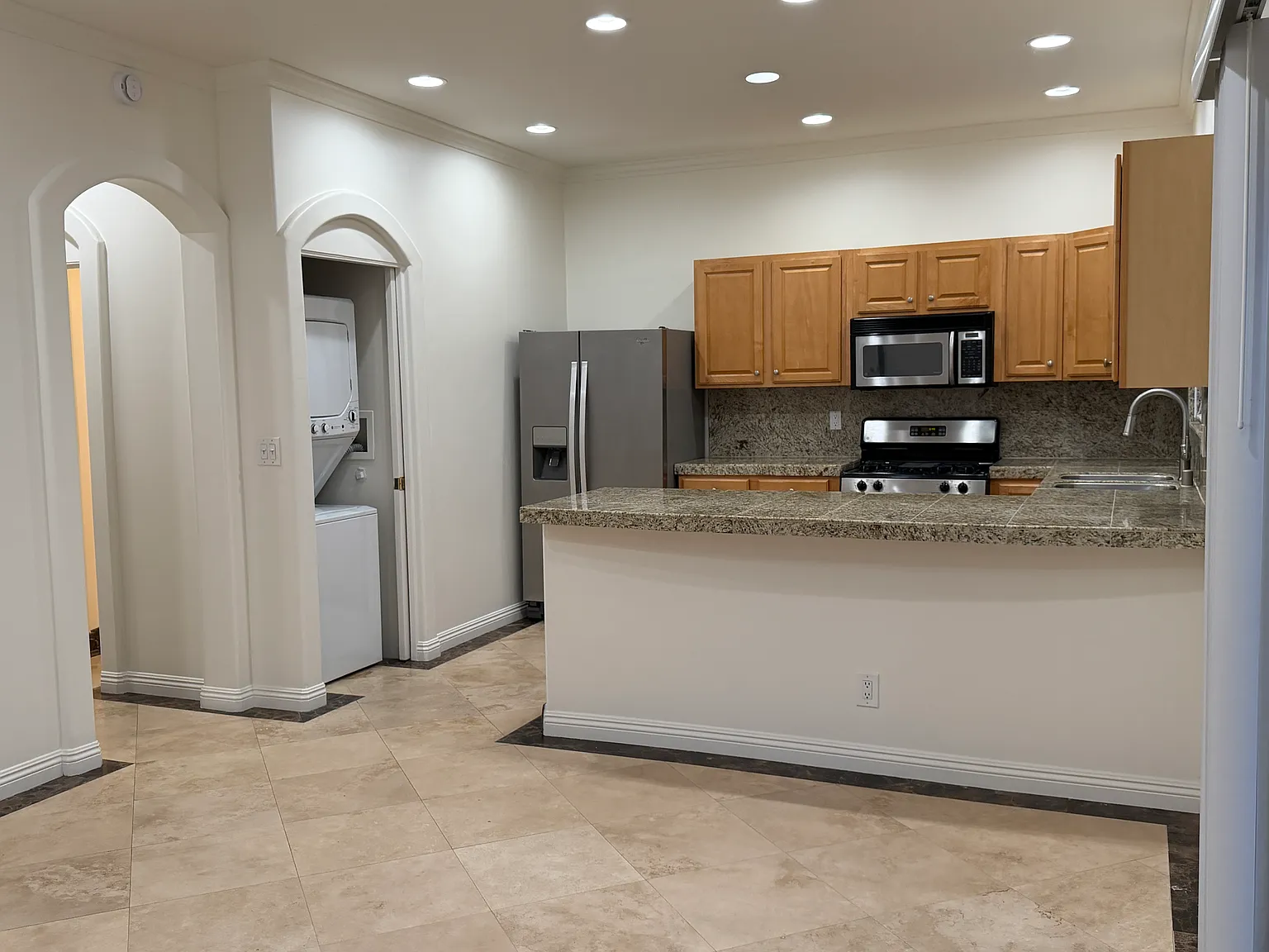1 bed, 700 sqft, $4,350 — Photo 3