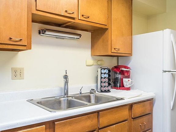 3rd image of 1029 Heathwood Dr