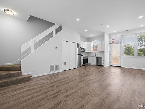 3rd image of 1111 Biddle St