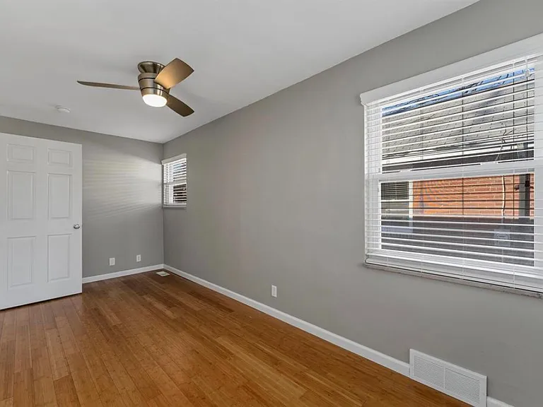 1614 Bredell Ave — Photo 19