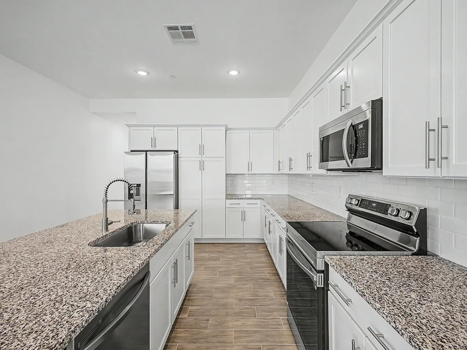 3 bed, 2.5 bath, 1818 sqft, $1,995 — Photo 4
