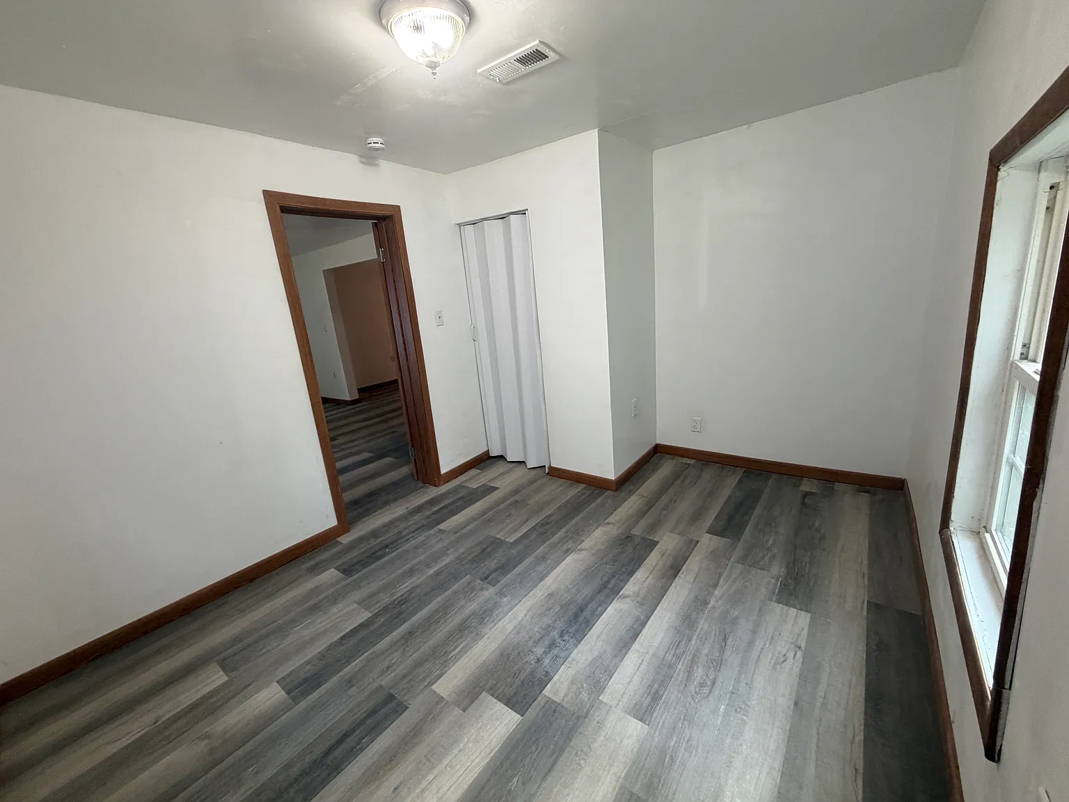 2 bed, 1000 sqft, $1,250 — Photo 2