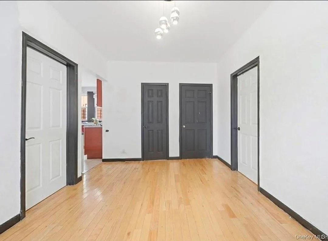 3 bed, 1.0 bath, 1800 sqft, $3,200 — Photo 4