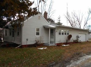 215 S Charles St, Colchester, IL 62326