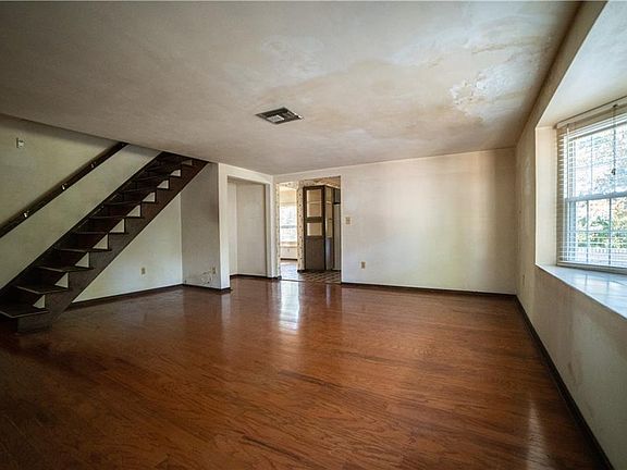4th image of 877 37th Ave N