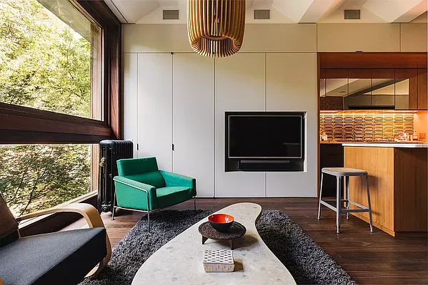 Rented by Gulia Wang, LREB | media 53