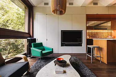 Rented by Gulia Wang, LREB