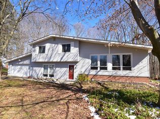 2241 E Arms Dr, Hubbard, OH