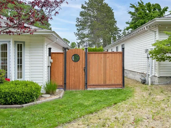 128 Camas Ln, View Royal, BC V9A 7M2