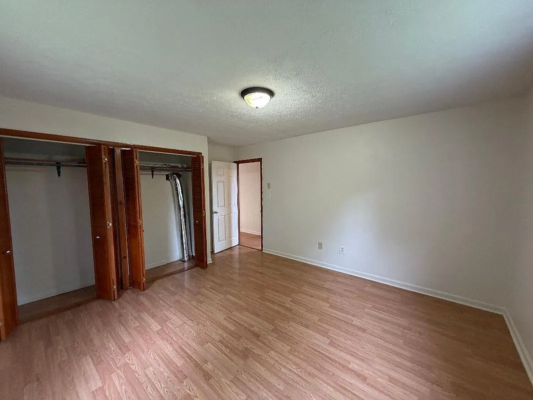 3 bed, 1.0 bath, 1080 sqft, $1,750 — Photo 4