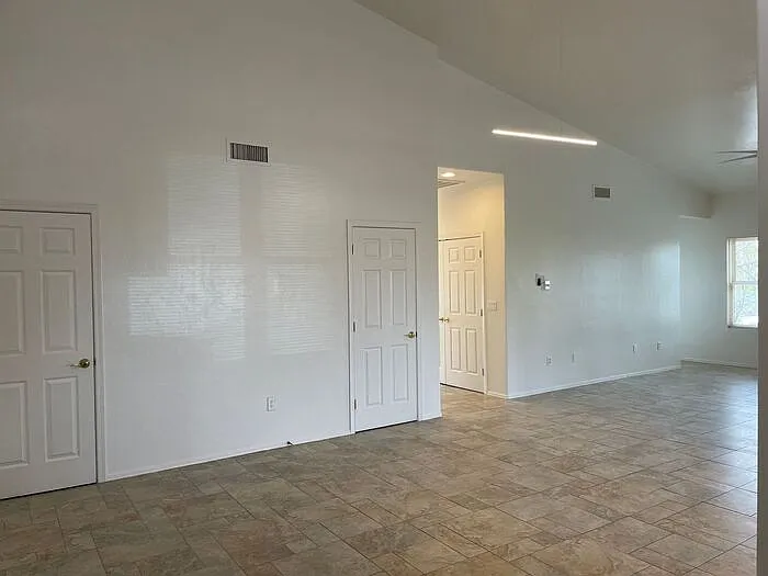 3 bed, 3.0 bath, 1600 sqft, $1,895 — Photo 4