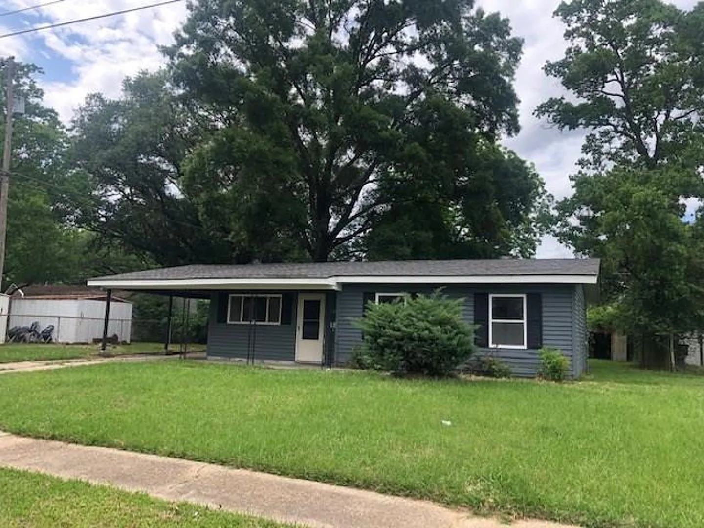Remodeled 3 Bedroom Sunset Acres Home — Photo 2