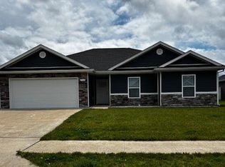 702 Addie Ln, Centralia, MO 65240