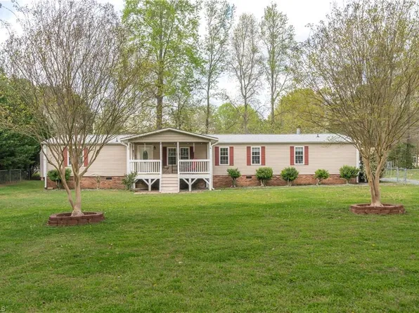 1007 High Rock Shores Dr, Lexington, NC 27292