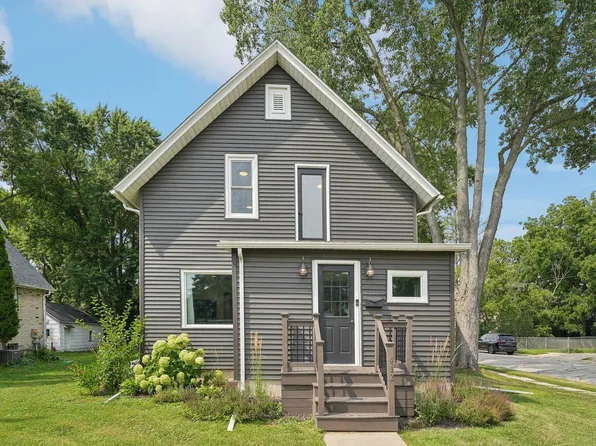 402 West 3rd STREET, Oconomowoc, WI 53066