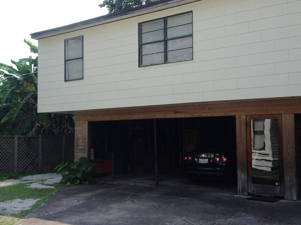 Garage apartment view