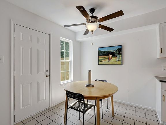 5th image of 5807 Cougar Dr #C