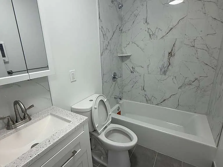 4908 Hudson Ave #17A — Photo 7