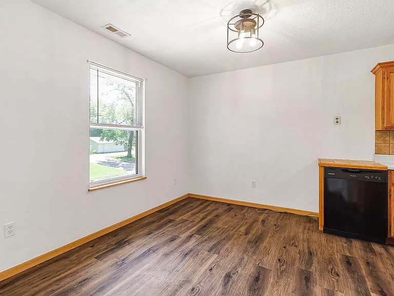 205 Emerson St — Photo 5