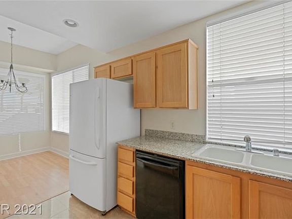 4th image of 91 E Agate Ave Unit 208