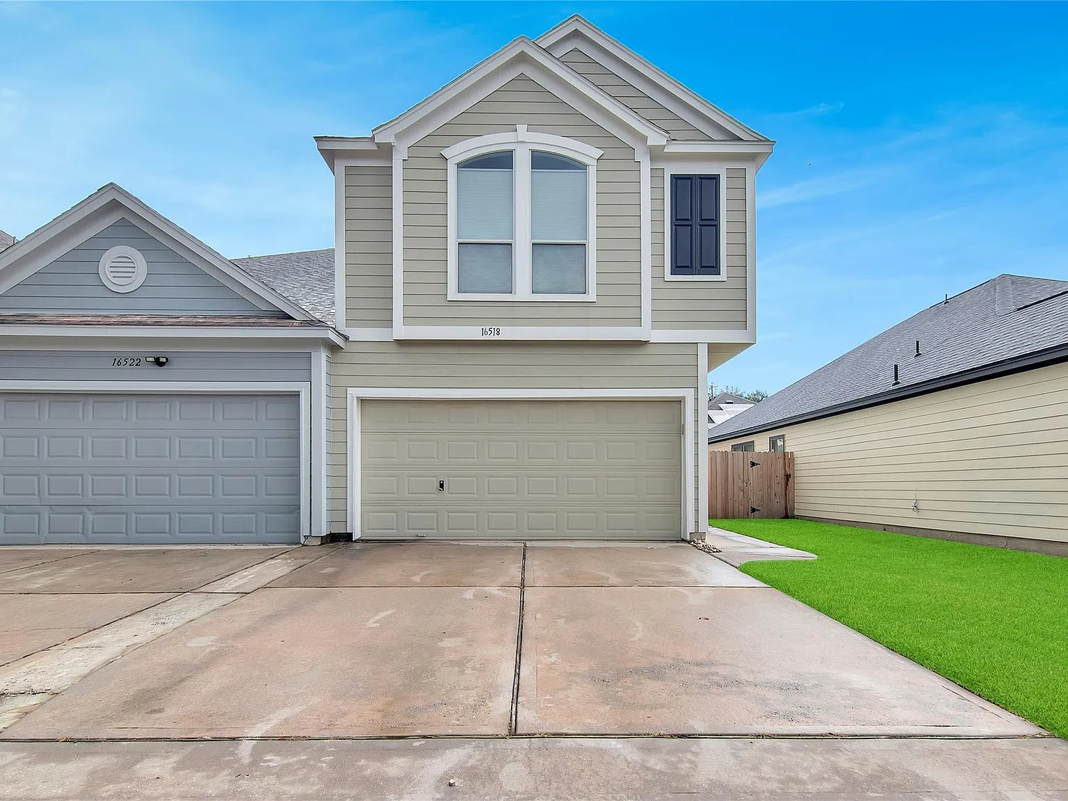 3 bed, 2.5 bath, 1726 sqft, $1,899 — Photo 1