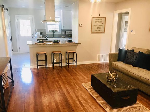 2nd image of 2804 Elm Park