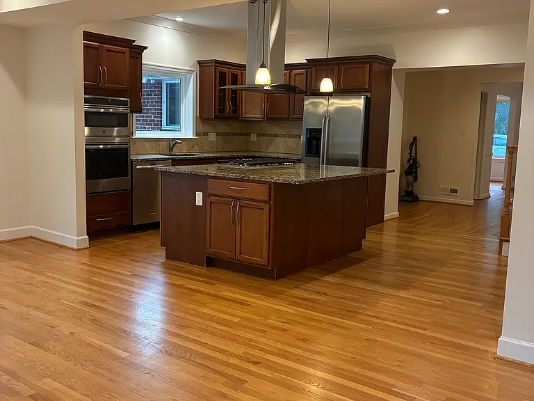 5311 Sangamore Rd — Photo 10