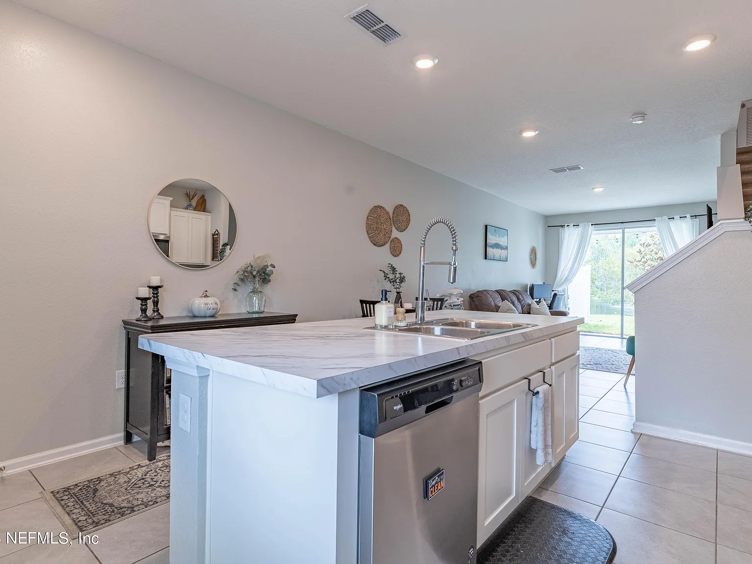 2 bed, 2.5 bath, 1110 sqft, $1,595 — Photo 2