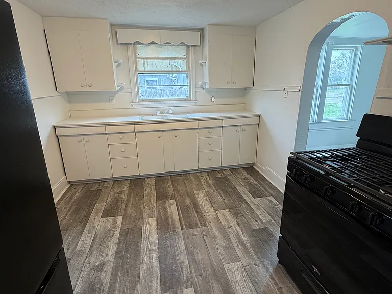 1615 N Courtland Ave — Photo 4