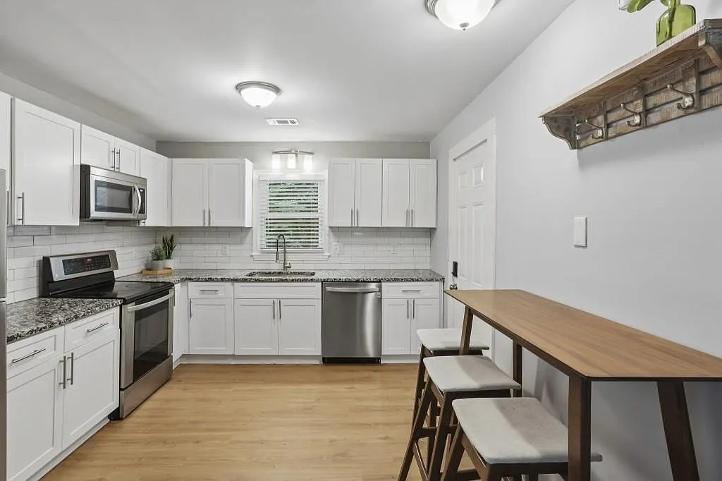 2 bed, 1.0 bath, 900 sqft, $1,500 — Photo 3