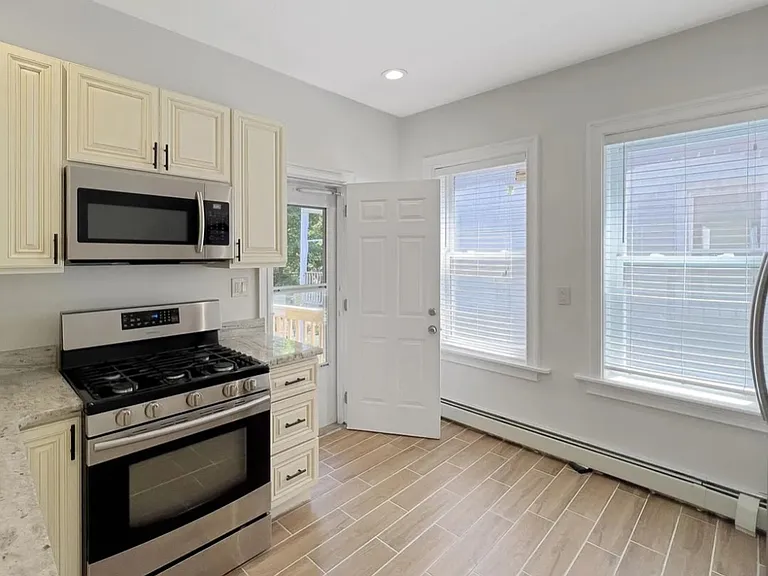 94 Winthrop St #2 — Photo 6