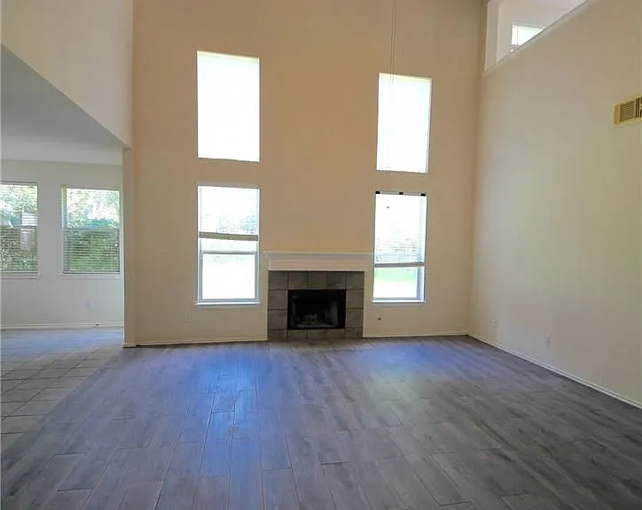 15843 Garrison Cir — Photo 6