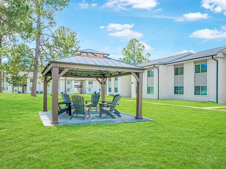 Uncover the charm of Crossings @ 501 Apartments, where outdoor relaxation meets modern living. Enjoy the spacious lawn, perfect for gatherings. Don't miss out on this ideal localeschedule your tour today!