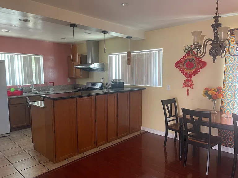 2548 Mayflower Ave #B — Photo 18