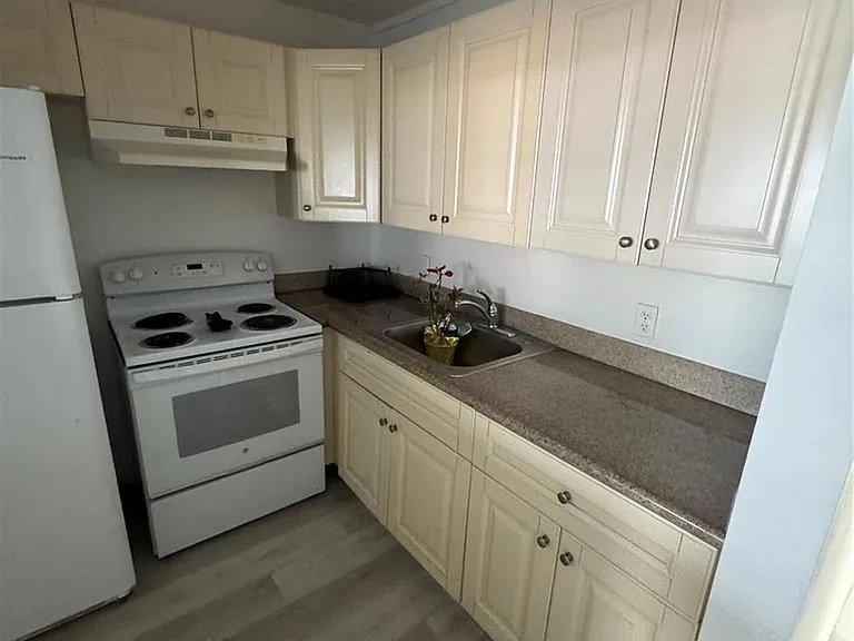 295 Newport Ct #295-T — Photo 9