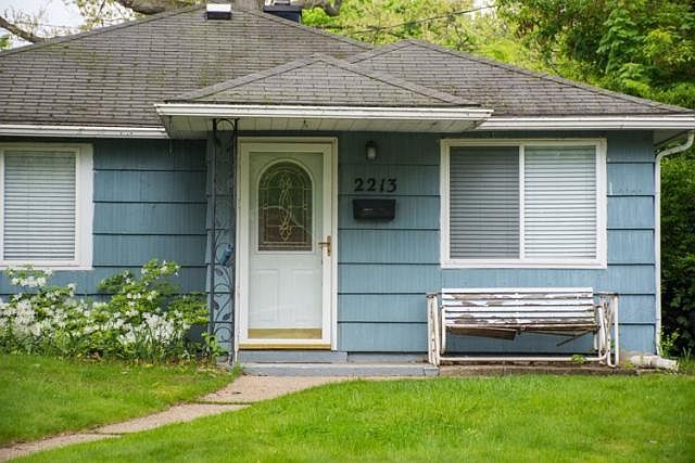 1st image of 2213 Parkview Pl