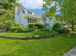 1012 Hazel Pl, Woodmere, NY 11598