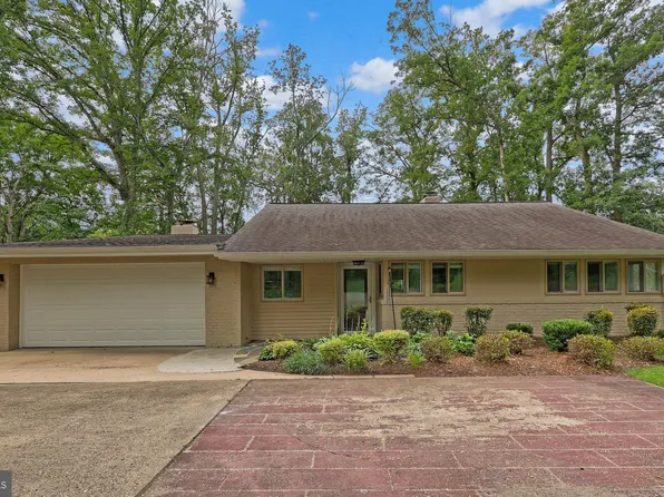 7400 Braddock Rd, Annandale, VA 22003