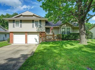 8525 Crescent Ave, Raytown, MO 64138